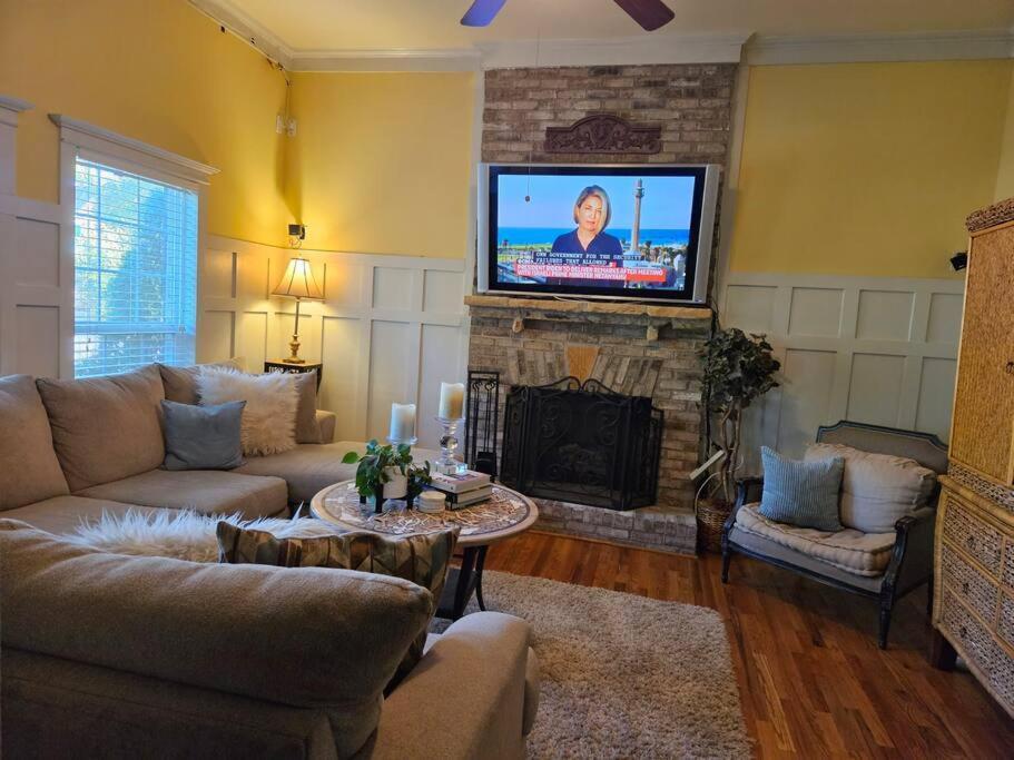 Sleeps16, 11-Person Swim-Spa, Spacious Home, Close To Downtown, Beltline, And Walk To Restaurants, 75" Tv, 2 Person Jacuzzi, Ping Pong Atlanta Exterior photo