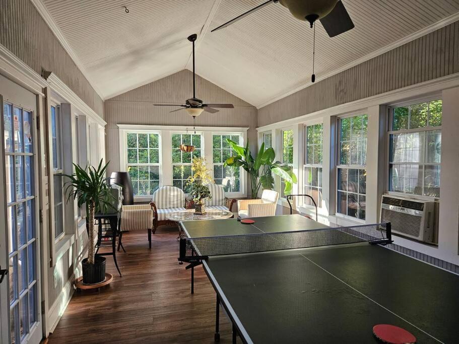 Sleeps16, 11-Person Swim-Spa, Spacious Home, Close To Downtown, Beltline, And Walk To Restaurants, 75" Tv, 2 Person Jacuzzi, Ping Pong Atlanta Exterior photo